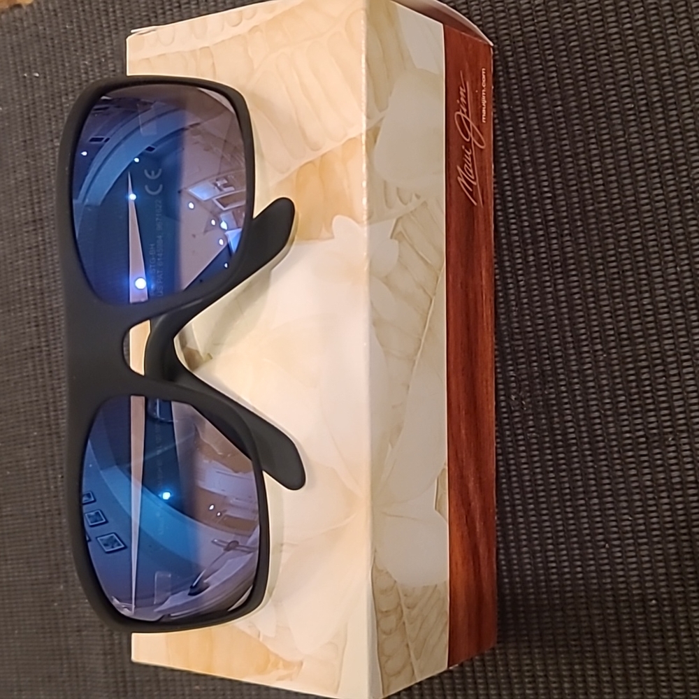 Maui Jim Sunglasses - Peahi - Matte Black Frame - Blue Hawaii